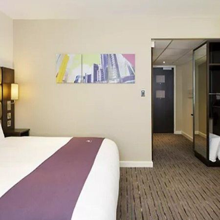 Premier Inn Уеър Екстериор снимка