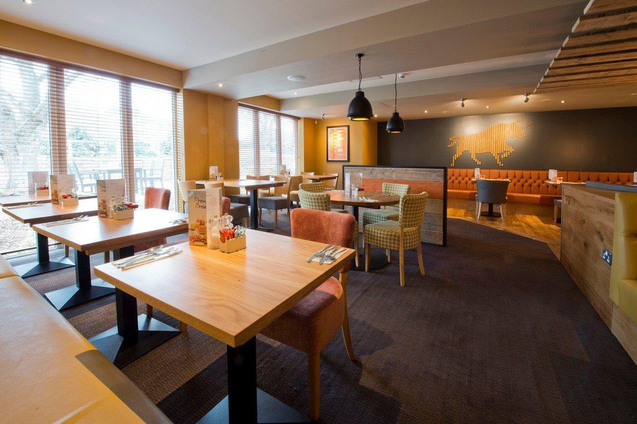 Premier Inn Уеър Екстериор снимка