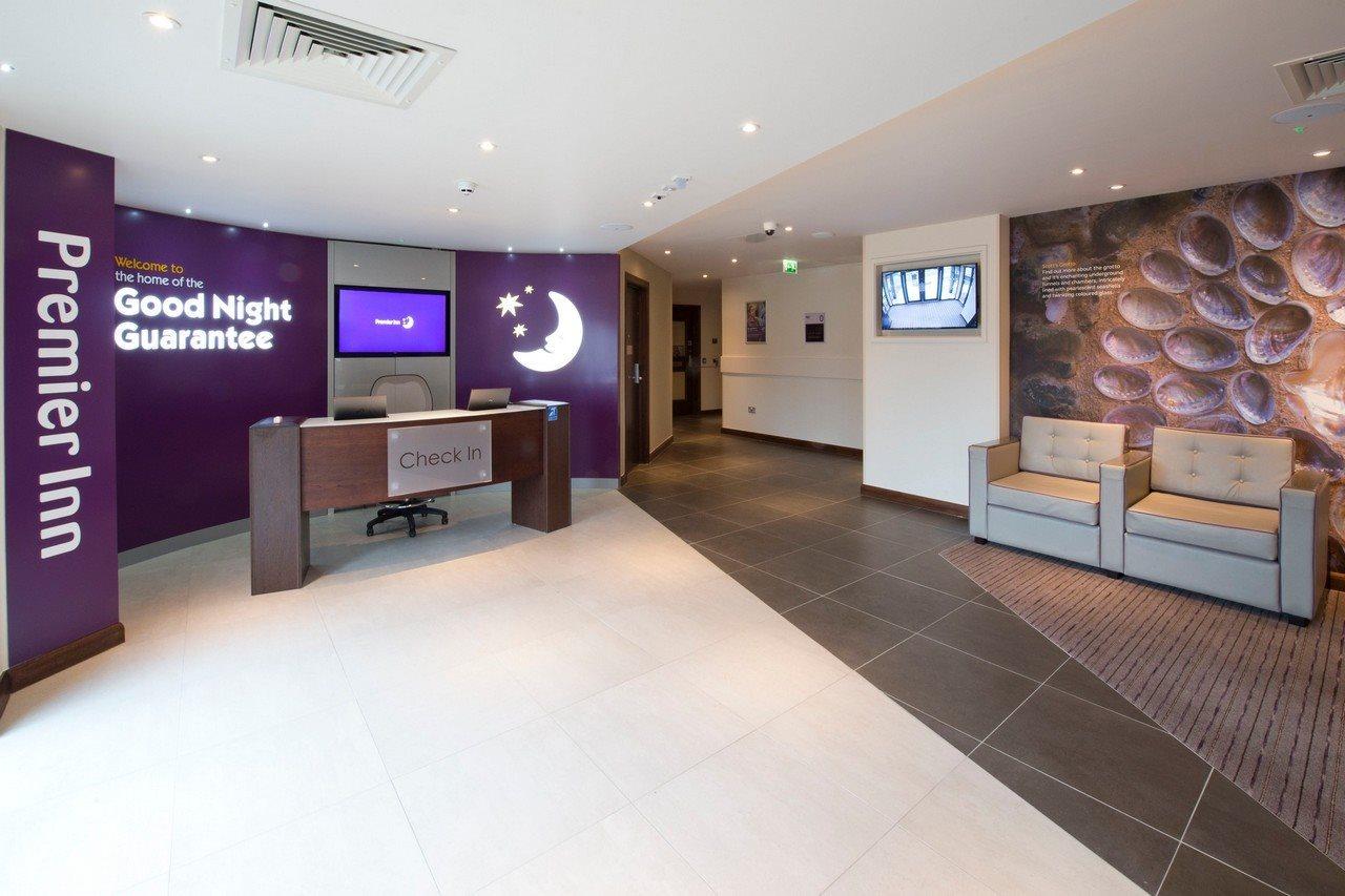 Premier Inn Уеър Екстериор снимка