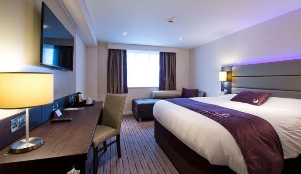 Premier Inn Уеър Екстериор снимка